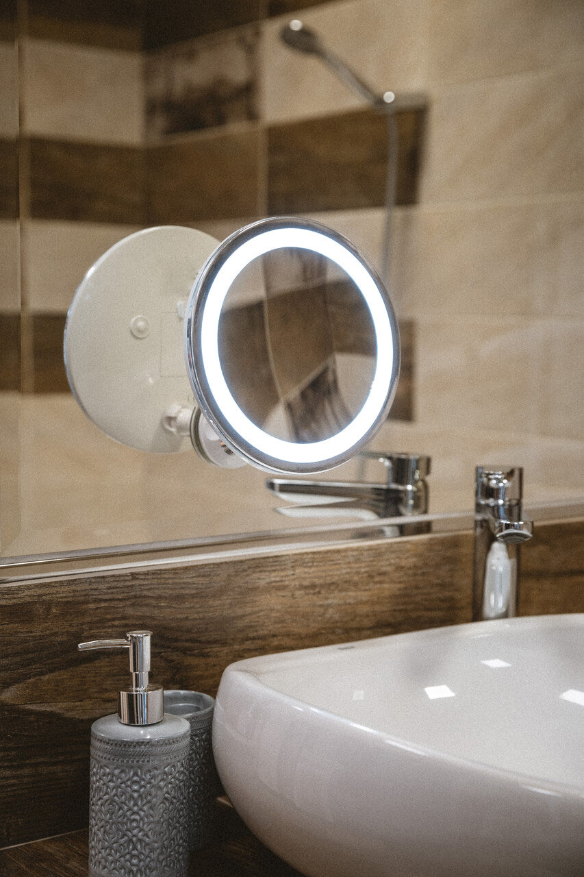 Adler AD 2168 LED vannas istabas spogulis