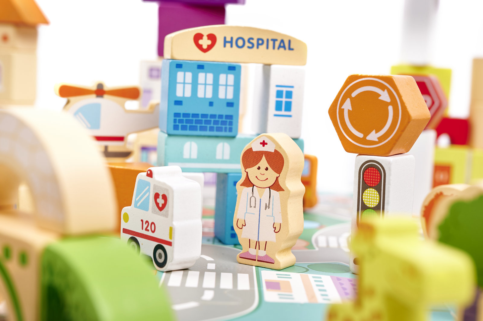 Izglītojoši koka pilsētas puzles klucīši 120el.