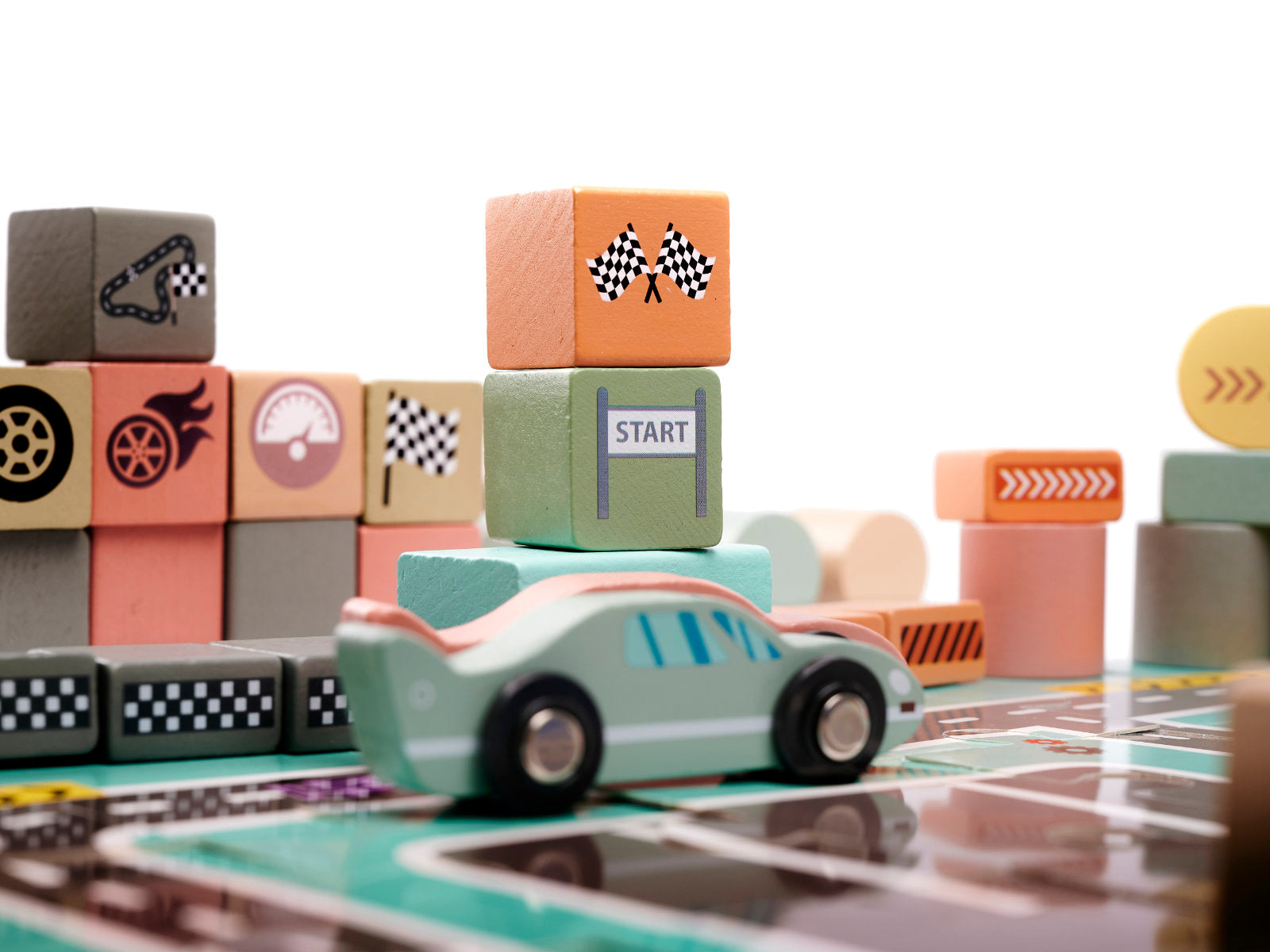 Izglītojoša koka klucīšu sacīkšu trase 160el.