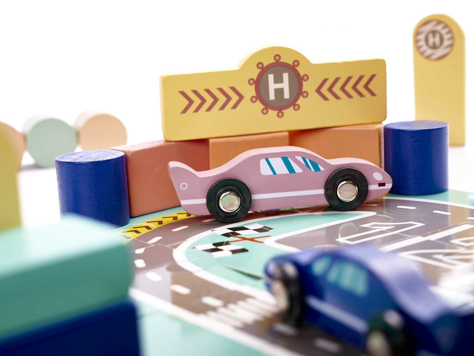 Izglītojoša koka klucīšu sacīkšu trase 160el.