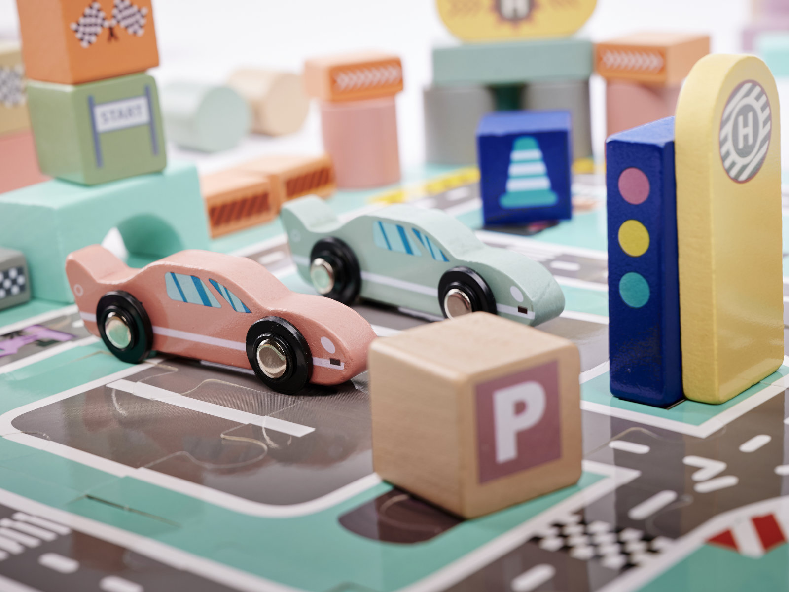 Izglītojoša koka klucīšu sacīkšu trase 160el.