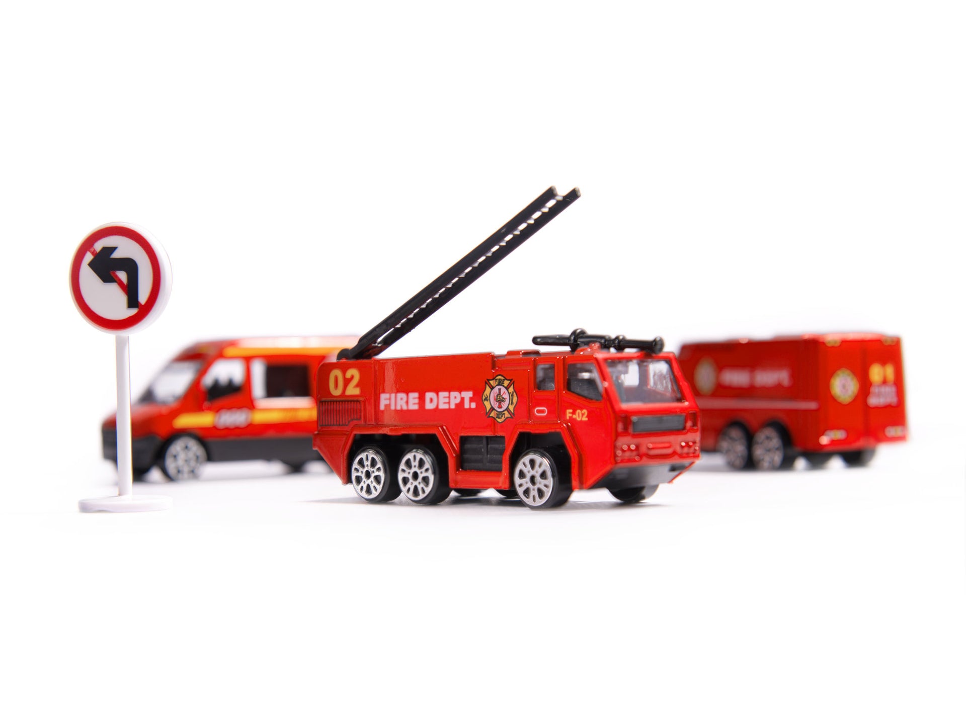Transporta lidmašīna + 3 ugunsdzēsēju mašīnas