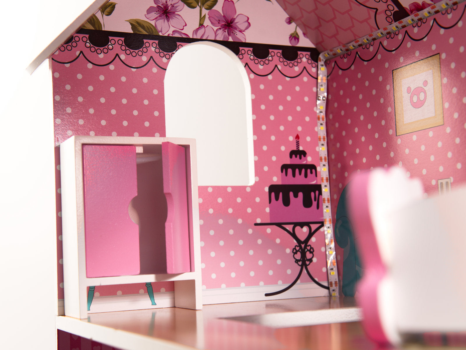 MDF koka leļļu māja + mēbeles 70cm rozā LED