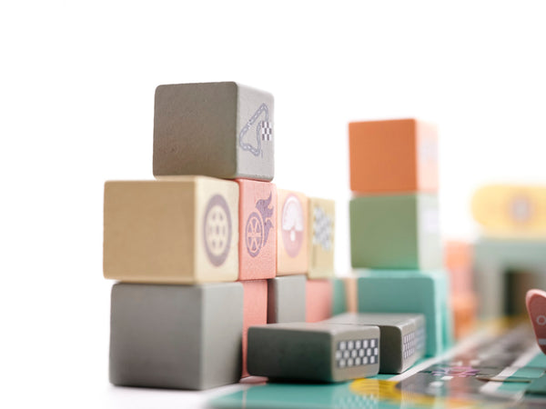 Izglītojoša koka klucīšu sacīkšu trase 160el.