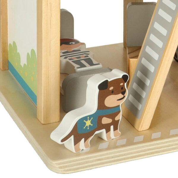 Komisariat-policji-drewniany-tor-radiowoz-helikoptery-parking-157252 Komisariat-policji-drewniany-tor-radiowoz-helikoptery-parking-157252