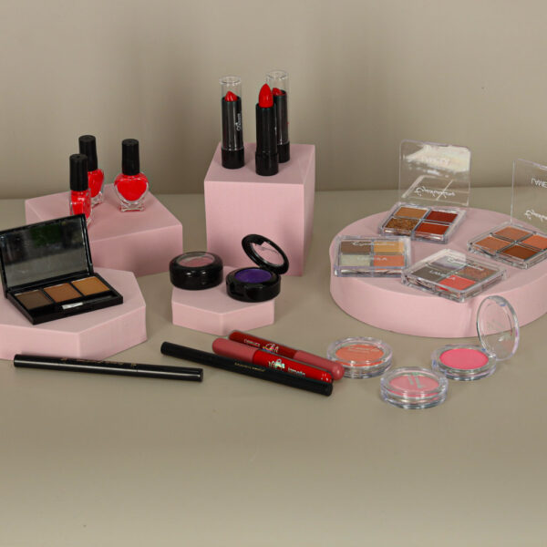 Kuferek-zestaw-kosmetykow-do-makijazu-domowe-spa-walizka-XXL-172293 Kuferek-zestaw-kosmetykow-do-makijazu-domowe-spa-walizka-XXL-172293