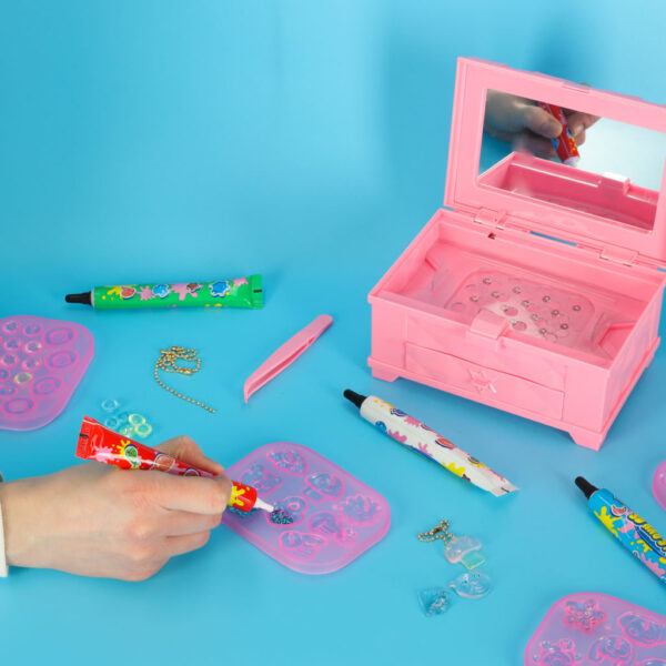 Zestaw-kreatywny-magiczne-pudelko-UV-167111 Zestaw-kreatywny-magiczne-pudelko-UV-167111