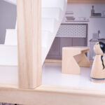 Domek-dla-lalek-drewniany-mebelki-80cm-bialy-szary-166643