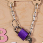 Tablica-manipulacyjna-drewniana-rozowy-zegar-75x50cm-134507