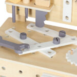 Warsztat-z-narzedziami-drewniany-na-stoliku-zestaw-majsterkowicza-177578