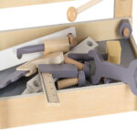 Warsztat-z-narzedziami-drewniany-na-stoliku-zestaw-majsterkowicza-177581