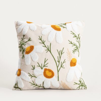 Наволочка | DANILA | с вышитыми ромашками | 45x45 см | 769320