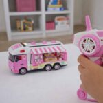 Kamper-zdalnie-sterowany-na-pilota-samochod-kempingowy-auto-2-4GHz-dzwieki-swiatla-akcesoria-rozowy-182731