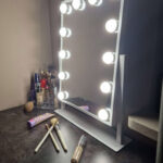 Lusterko-do-makijazu-kosmetyczne-podswietlane-LED-Hollywood-z-12-zarowkami-USB-30-x-40-cm-152945