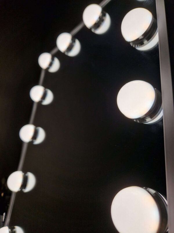 Lusterko-do-makijazu-kosmetyczne-podswietlane-LED-Hollywood-z-12-zarowkami-USB-30-x-40-cm-152946 Lusterko-do-makijazu-kosmetyczne-podswietlane-LED-Hollywood-z-12-zarowkami-USB-30-x-40-cm-152946