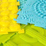 Mata-sensoryczna-puzzle-montessori-do-masazu-stop-8-elementow-pastelowe-172124