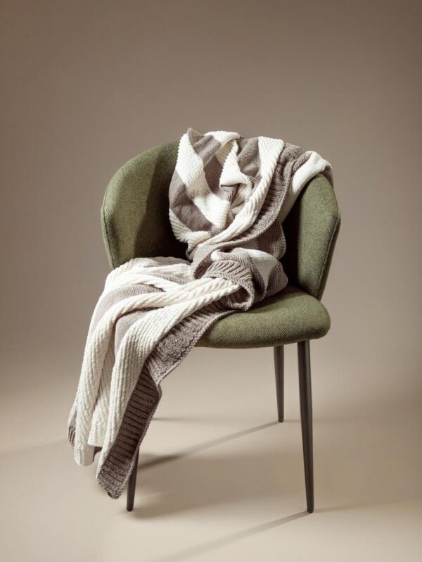 ___purein___24F2457A-6A5B-957B-CBCD-392697BFD214 ___purein___24F2457A-6A5B-957B-CBCD-392697BFD214